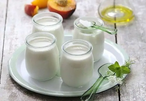 Sữa Chua Làm Từ Gì? Khám Phá Thành Phần Và Quy Trình Sản Xuất Chi Tiết