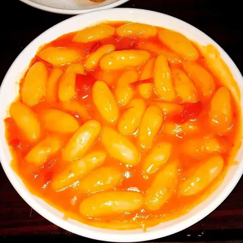 Tokbokki Làm Từ Bột Gì? Khám Phá Nguyên Liệu Làm Bánh Gạo Chuẩn Vị Hàn Quốc Tokbokki Làm Từ Bột Gì? Khám Phá Nguyên Liệu Làm Bánh Gạo Chuẩn Vị Hàn Quốc