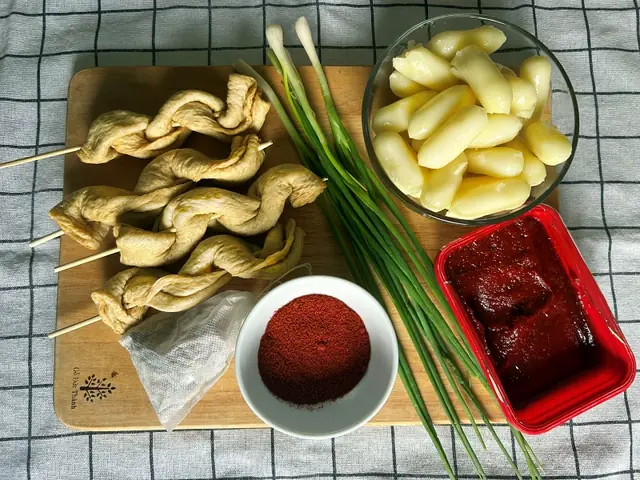 Tokbokki Làm Từ Gạo Gì: Giải Đáp Chi Tiết Từ A-Z Tokbokki Làm Từ Gạo Gì: Giải Đáp Chi Tiết Từ A-Z