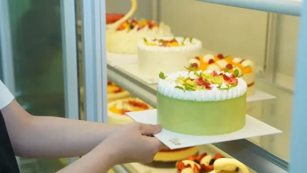 Trang Trí Bánh Sinh Nhật Đơn Giản: Ý Tưởng, Kỹ Thuật Dễ Làm Cho Mọi Người
