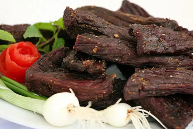 Top 7+ Cách Chế Biến Thịt Trâu Gác Bếp Ngon Mềm, Chuẩn Vị Tây Bắc + Mẹo Làm Mềm & Sốt Chấm Chuẩn