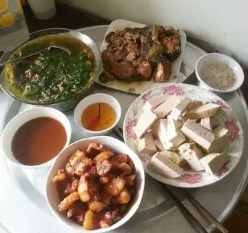 Trời Nóng Ăn Gì Cho Mát? Bí Quyết Chọn Thực Phẩm Giúp Cơ Thể Sảng Khoái