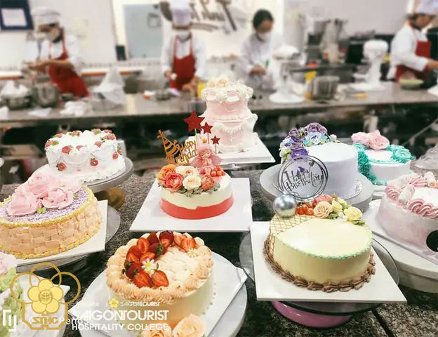 Tự Làm Bánh Kem Tại Nhà: Hướng Dẫn Chi Tiết Từ A-Z Cho Người Mới Bắt Đầu