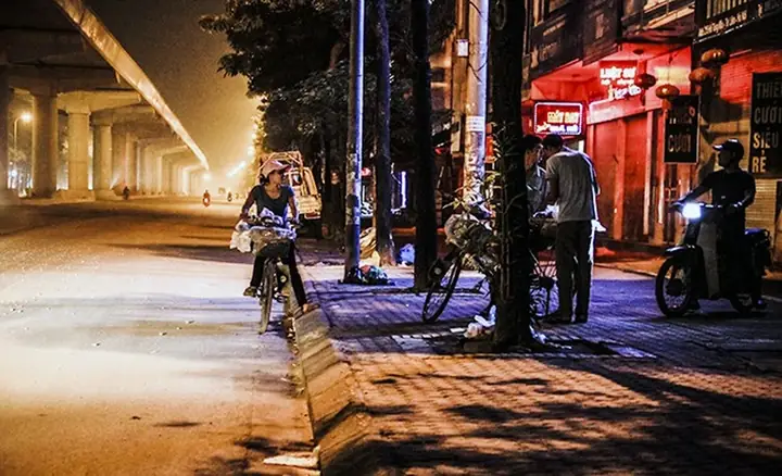 "xôi Lạc Bánh Khúc Đây" Vs "tôi Là Bánh Khúc Đây": Giải Mã Tiếng Rao Huyền Thoại & Sự Thật Ít Người Biết "xôi Lạc Bánh Khúc Đây" Vs "tôi Là Bánh Khúc Đây": Giải Mã Tiếng Rao Huyền Thoại & Sự Thật Ít Người Biết
