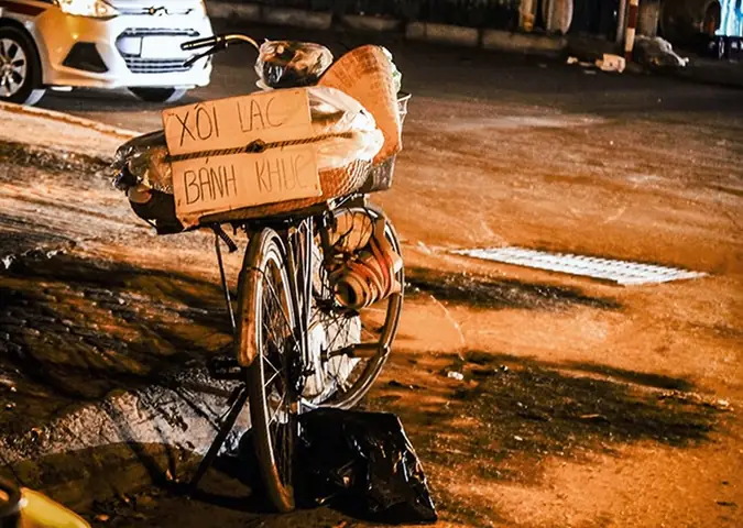 "xôi Lạc Bánh Khúc Đây" Vs "tôi Là Bánh Khúc Đây": Giải Mã Tiếng Rao Huyền Thoại & Sự Thật Ít Người Biết "xôi Lạc Bánh Khúc Đây" Vs "tôi Là Bánh Khúc Đây": Giải Mã Tiếng Rao Huyền Thoại & Sự Thật Ít Người Biết