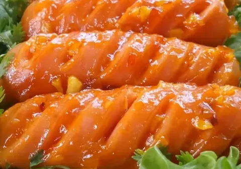 Hướng Dẫn Chi Tiết Cách Làm Xúc Xích Xào Chua Ngọt Thơm Ngon Chuẩn Vị