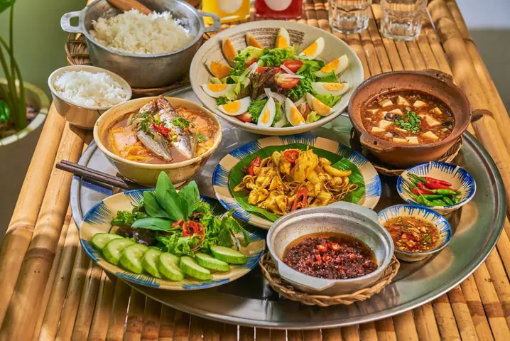 Cách Nấu Đồ Ăn Cho Cả Tuần: Thực Đơn 7 Ngày Cho Gia Đình Bận Rộn