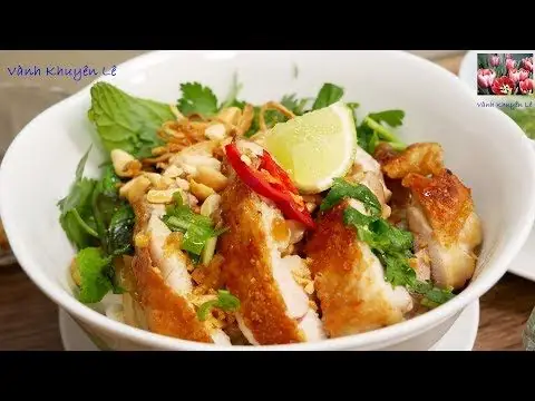 Cách Nấu Phở Gà Vành Khuyên: Công Thức Phở Gà Nước Trong, Ngọt Thanh, Thịt Gà Dai Và Da Gà Vàng Giòn Cách Nấu Phở Gà Vành Khuyên: Công Thức Phở Gà Nước Trong, Ngọt Thanh, Thịt Gà Dai Và Da Gà Vàng Giòn