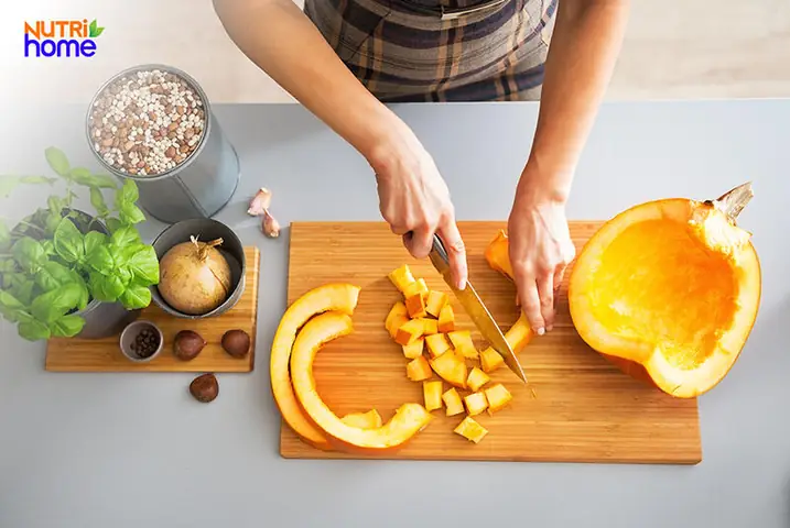 Cách Nấu Sữa Bí Đỏ Không Cần Máy Xay: Công Thức Chuẩn, Mẹo Giã Mịn Tay Không Bị Vón Cục