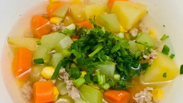Cách Nấu Thịt Heo Hầm Rau Củ Thơm Ngon Đậm Vị Cho Bữa Tối Gia Đình
