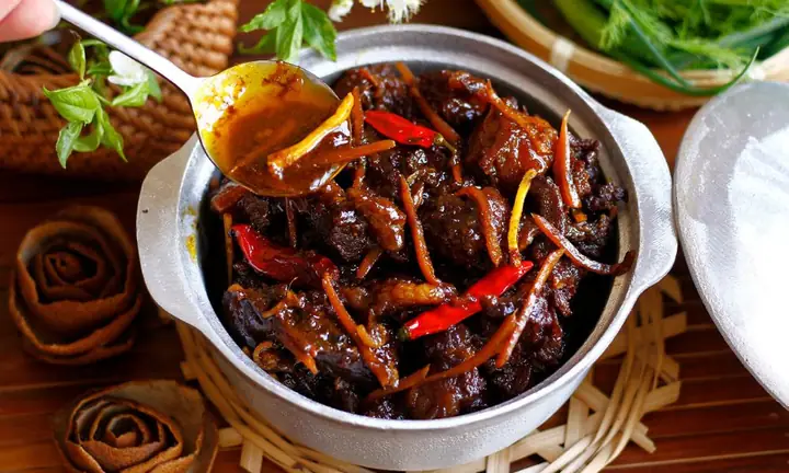 Cách Nấu Thịt Kho Ngon Đậm Đà: Công Thức Đơn Giản, Thơm Mềm Ăn Tốn Cơm Cách Nấu Thịt Kho Ngon Đậm Đà: Công Thức Đơn Giản, Thơm Mềm Ăn Tốn Cơm