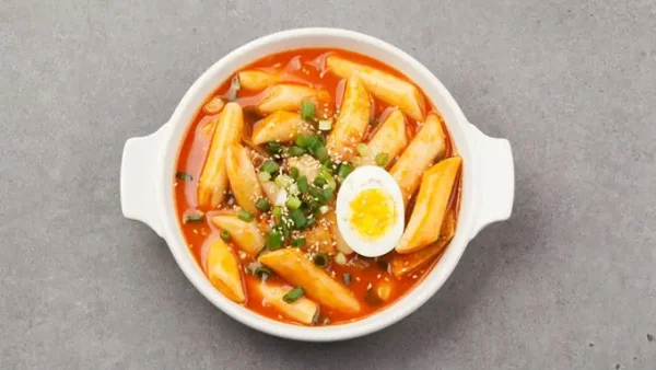 Cách Nấu Tokbokki Chả Cá Tại Nhà: Sền Sượt, Chuẩn Vị Hàn Quốc
