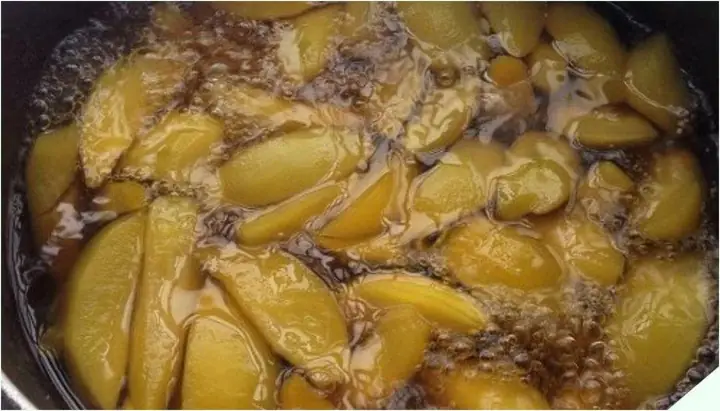 Cách Nấu Trà Đào Tươi Tại Nhà: Công Thức, Tỉ Lệ Và Cách Pha Không Bị Chát Cách Nấu Trà Đào Tươi Tại Nhà: Công Thức, Tỉ Lệ Và Cách Pha Không Bị Chát