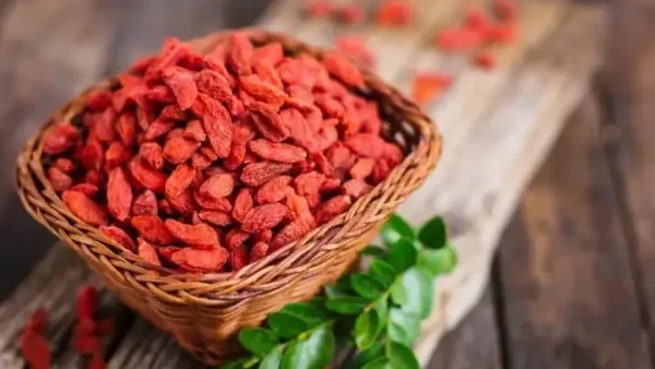 Cách Nấu Trà Kỷ Tử Tại Nhà: 5 Cách Pha Với Táo Đỏ, Hoa Cúc Và Gừng