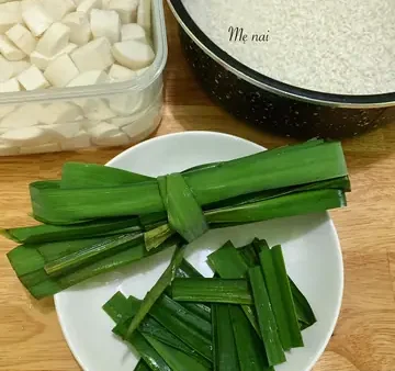 Cách Nấu Xôi Sắn Lá Dứa Dẻo Thơm Với Nước Cốt Dừa, Ăn Kèm Mỡ Hành