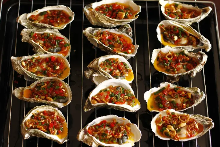 Cách Nướng Hàu Mỡ Hành Ngon Chuẩn Vị: Công Thức Chi Tiết, 4 Phương Pháp Nướng & Mẹo Giữ Nước Hàu Béo Ngậy Cách Nướng Hàu Mỡ Hành Ngon Chuẩn Vị: Công Thức Chi Tiết, 4 Phương Pháp Nướng & Mẹo Giữ Nước Hàu Béo Ngậy