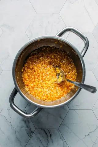 Cách Sử Dụng Bột Năng Để Nấu Chè Cho Người Mới: Đúng Tỷ Lệ, Dẻo Mềm, Không Vón Cách Sử Dụng Bột Năng Để Nấu Chè Cho Người Mới: Đúng Tỷ Lệ, Dẻo Mềm, Không Vón
