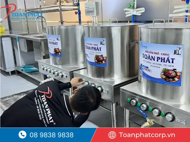 Hướng Dẫn Sử Dụng Nồi Nấu Cháo Công Nghiệp Đúng Quy Trình: Từ Khâu Chuẩn Bị, Nấu Nướng Đến Vệ Sinh & Bảo Quản An Toàn Hướng Dẫn Sử Dụng Nồi Nấu Cháo Công Nghiệp Đúng Quy Trình: Từ Khâu Chuẩn Bị, Nấu Nướng Đến Vệ Sinh & Bảo Quản An Toàn