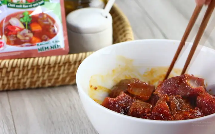 Gia Vị Ướp Bò Kho Gồm Gì? Cách Pha Đúng Tỷ Lệ Để Thịt Mềm, Thấm Vị Gia Vị Ướp Bò Kho Gồm Gì? Cách Pha Đúng Tỷ Lệ Để Thịt Mềm, Thấm Vị